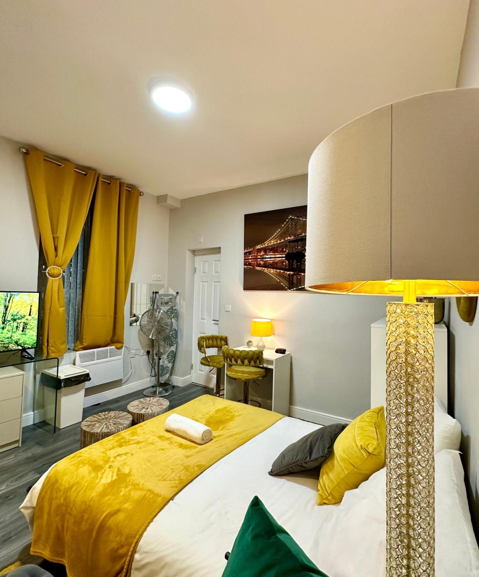 Private Luxurious City Studio-Daily,Weekly,Monthly Birmingham Exteriör bild
