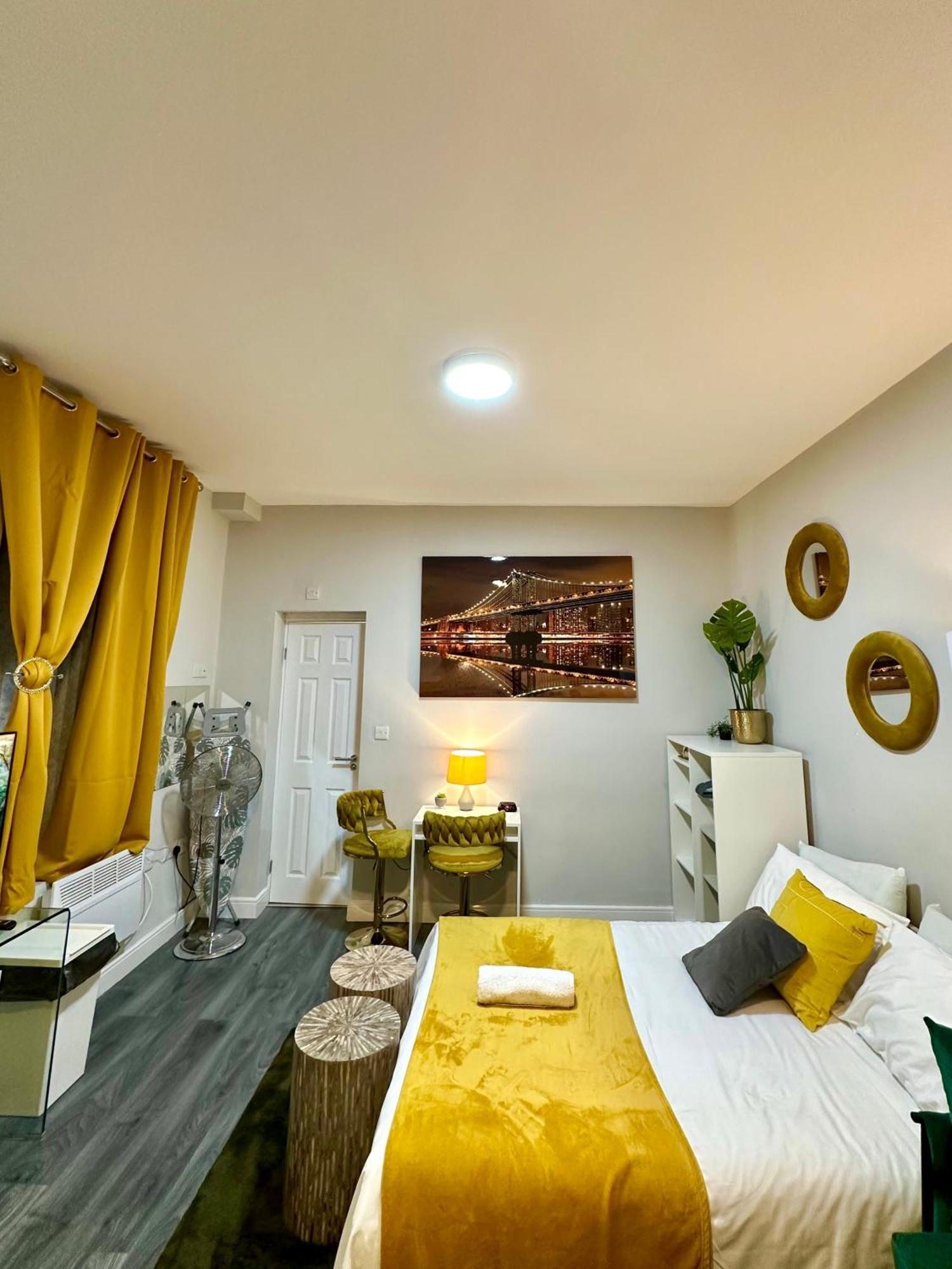 Private Luxurious City Studio-Daily,Weekly,Monthly Birmingham Exteriör bild